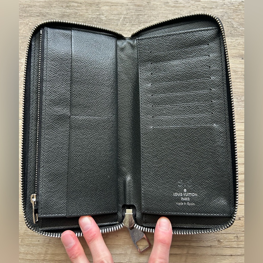 Limited Edition Louis Vuitton Damier Graphite Vertical Zip Wallet - Picture 4 of 10